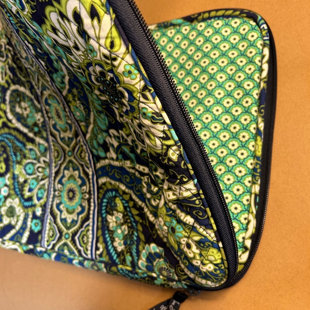 Retired pattern Vera Bradley (Rhythm & Blues) laptop sleeve/case - Picture 2 of 7